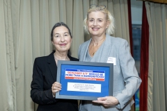 Dr. Robin Herbert receives “Hero” award from Dr. Jacqueline Moline.